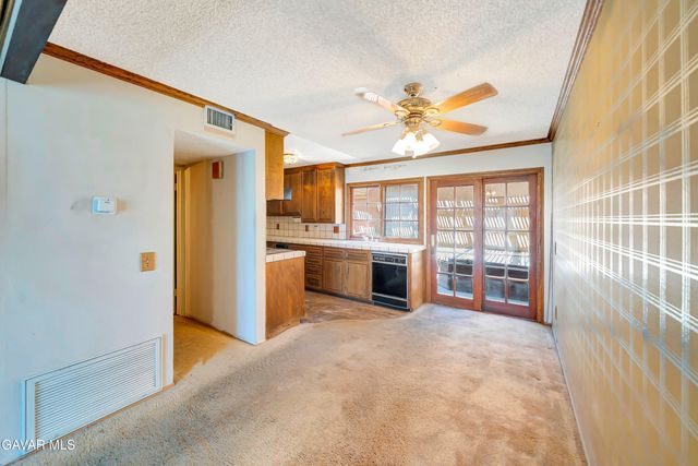 2929 W Avenue J4, Lancaster, CA 93536