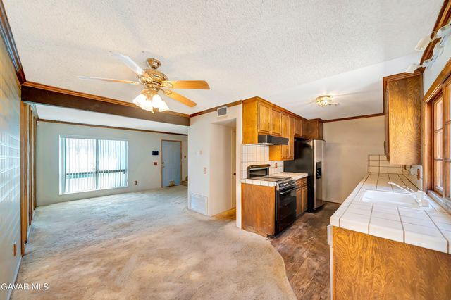 2929 W Avenue J4, Lancaster, CA 93536