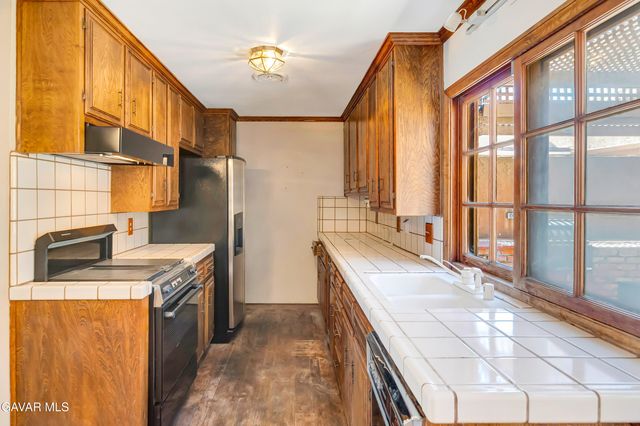 2929 W Avenue J4, Lancaster, CA 93536