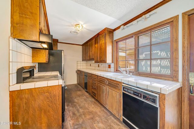 2929 W Avenue J4, Lancaster, CA 93536