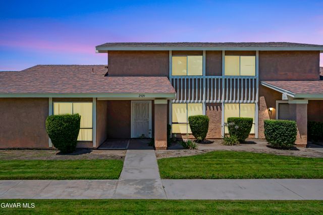 2929 W Avenue J4, Lancaster, CA 93536