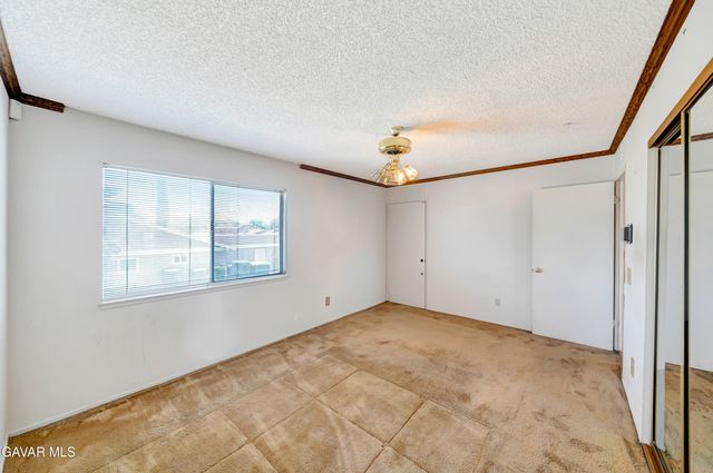 2929 W Avenue J4, Lancaster, CA 93536