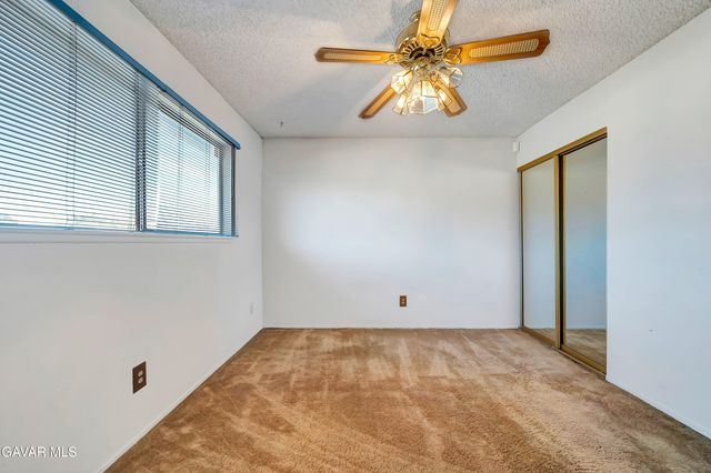 2929 W Avenue J4, Lancaster, CA 93536
