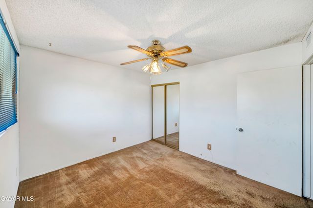 2929 W Avenue J4, Lancaster, CA 93536