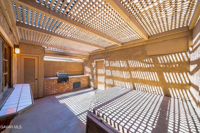 2929 W Avenue J4, Lancaster, CA 93536