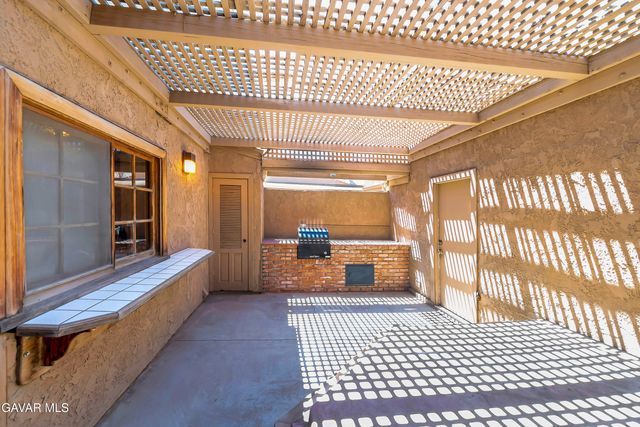 2929 W Avenue J4, Lancaster, CA 93536
