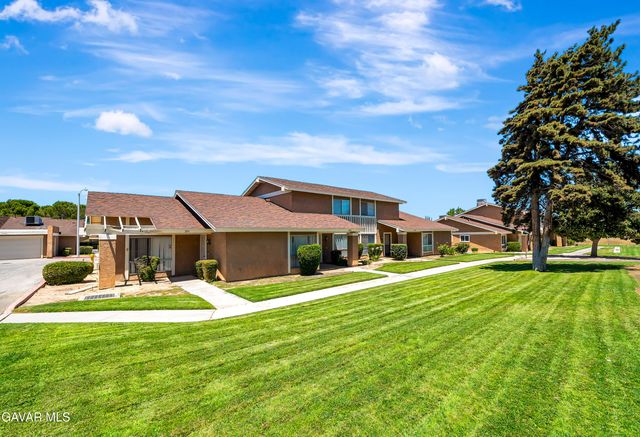 2929 W Avenue J4, Lancaster, CA 93536