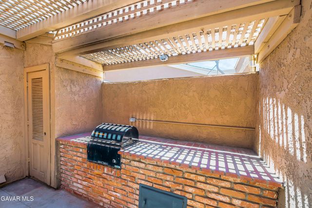 2929 W Avenue J4, Lancaster, CA 93536