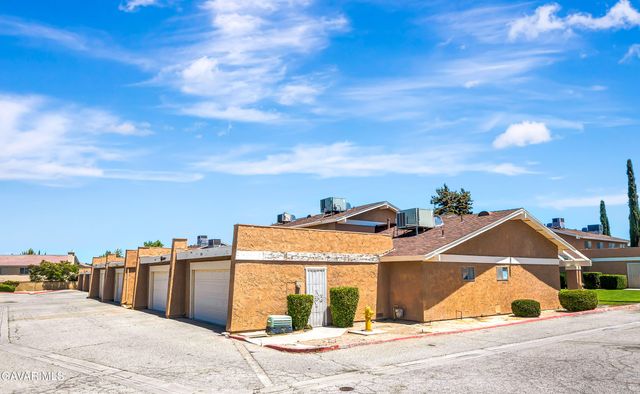 2929 W Avenue J4, Lancaster, CA 93536