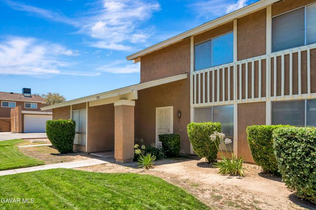 2929 W Avenue J4, Lancaster, CA 93536
