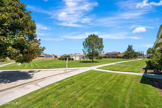 2929 W Avenue J4, Lancaster, CA 93536