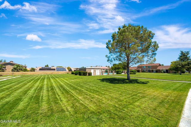 2929 W Avenue J4, Lancaster, CA 93536