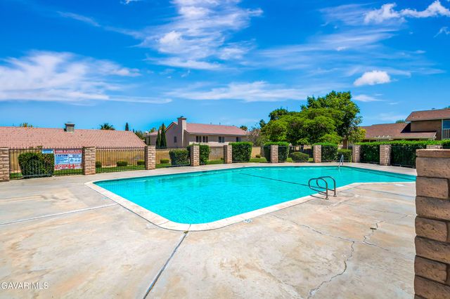 2929 W Avenue J4, Lancaster, CA 93536