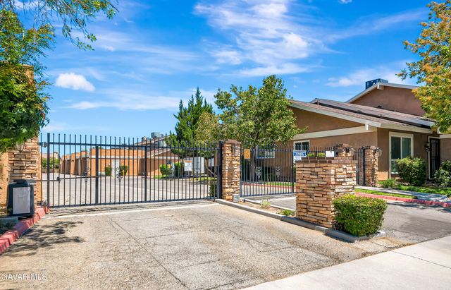 2929 W Avenue J4, Lancaster, CA 93536