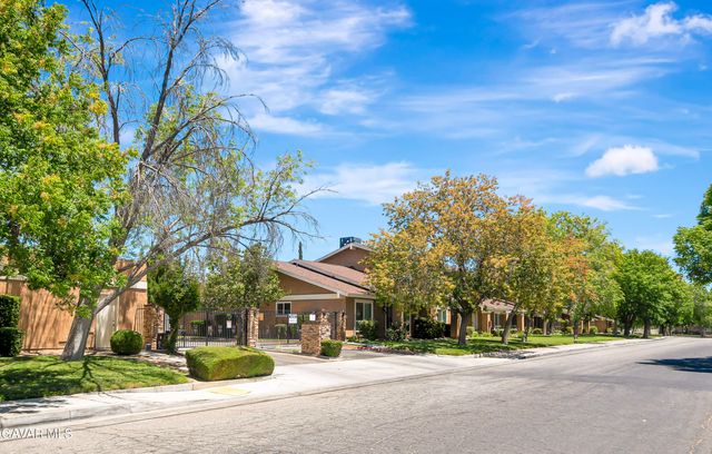 2929 W Avenue J4, Lancaster, CA 93536