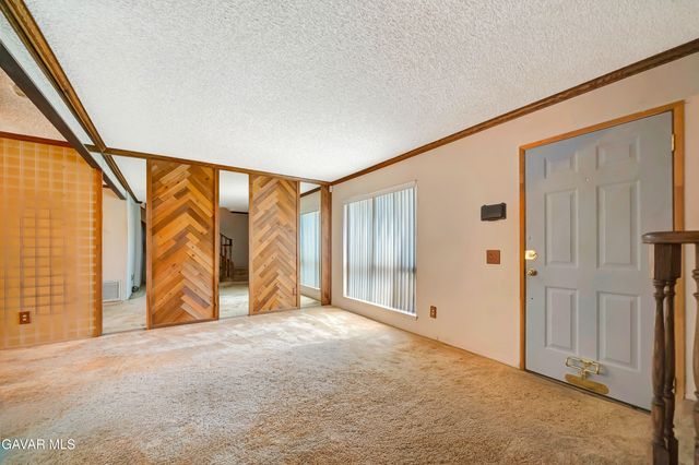 2929 W Avenue J4, Lancaster, CA 93536