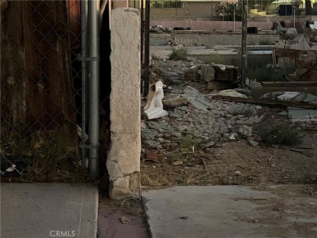 226 E Fredricks, Barstow, CA 92311