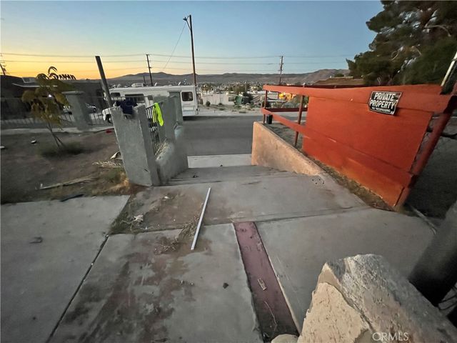 226 E Fredricks, Barstow, CA 92311