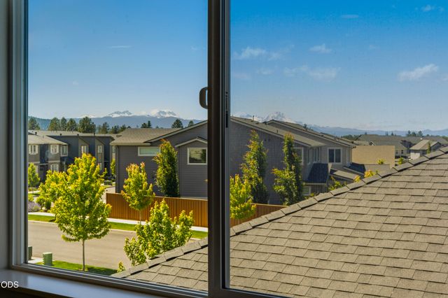 3757 NE Petrosa Avenue, Bend, OR 97701