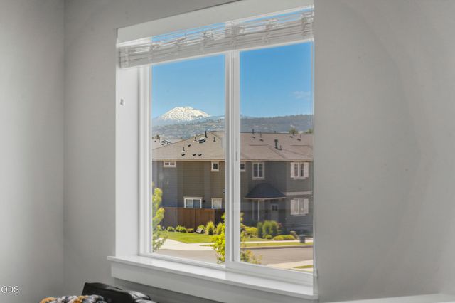 3757 NE Petrosa Avenue, Bend, OR 97701