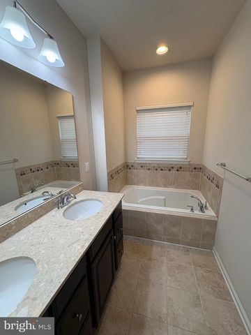 11707 EMERALD GREEN DR, Clarksburg, MD 20871