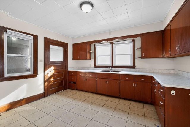 2840 N 58th STREET, Milwaukee, WI 53210