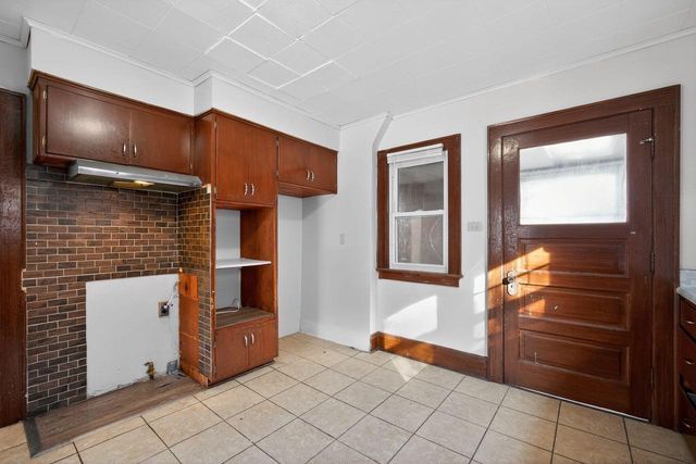 2840 N 58th STREET, Milwaukee, WI 53210