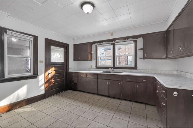 2840 N 58th STREET, Milwaukee, WI 53210