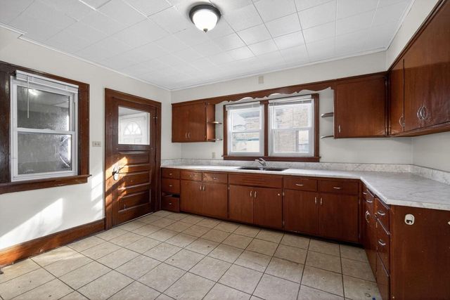 2840 N 58th STREET, Milwaukee, WI 53210