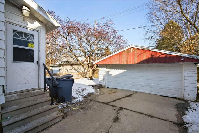 2840 N 58th STREET, Milwaukee, WI 53210