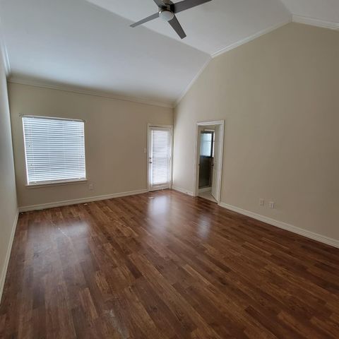 16020 Fountainview Drive 17, Montgomery, TX 77356