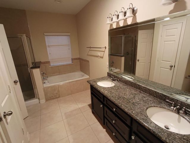 16020 Fountainview Drive 17, Montgomery, TX 77356