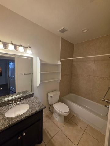 16020 Fountainview Drive 17, Montgomery, TX 77356