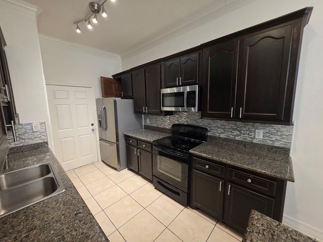 16020 Fountainview Drive 17, Montgomery, TX 77356