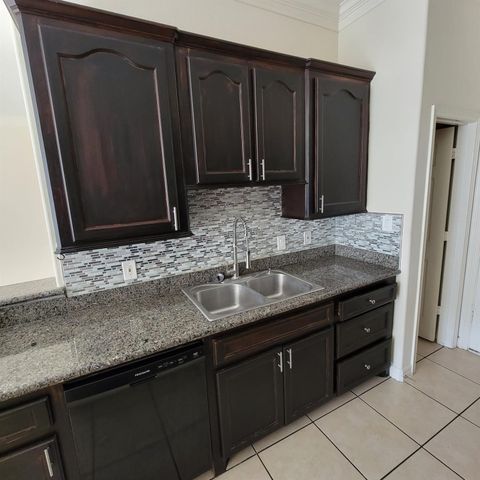 16020 Fountainview Drive 17, Montgomery, TX 77356