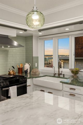 2307 Broadway E, Seattle, WA 98102