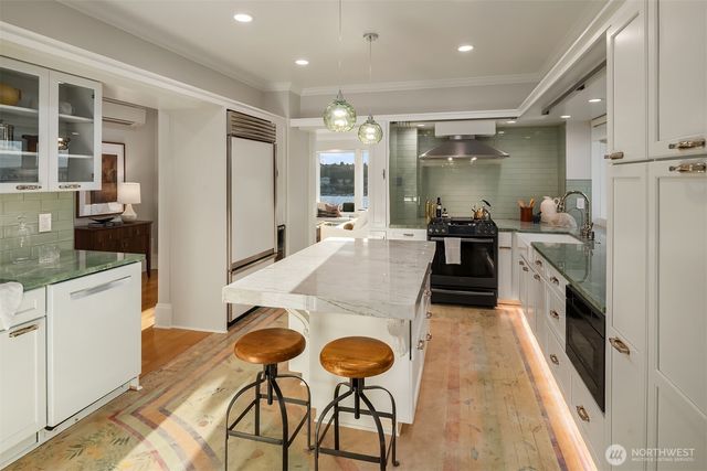 2307 Broadway E, Seattle, WA 98102