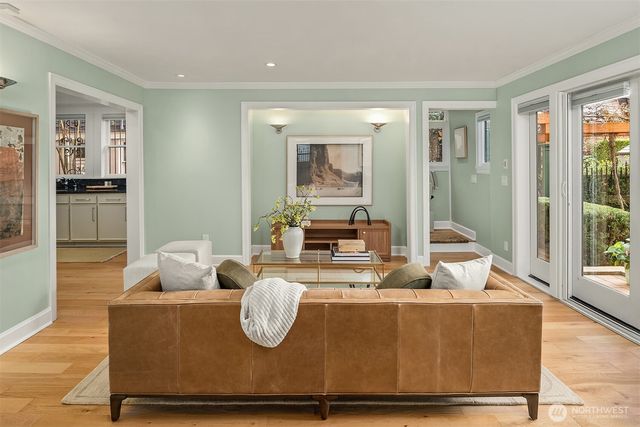 2307 Broadway E, Seattle, WA 98102