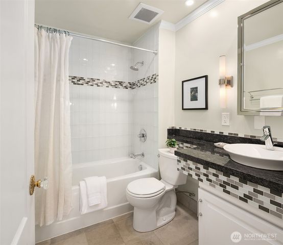 2307 Broadway E, Seattle, WA 98102