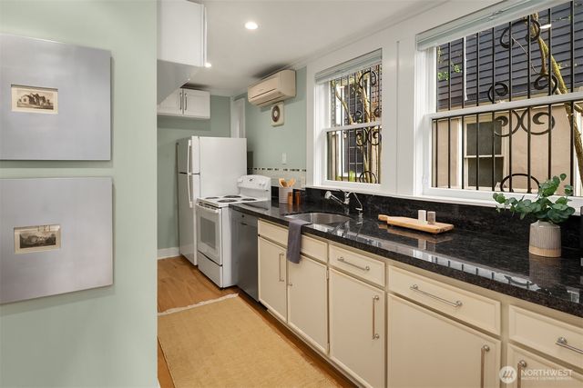 2307 Broadway E, Seattle, WA 98102