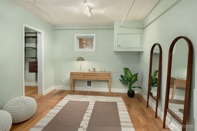 2307 Broadway E, Seattle, WA 98102