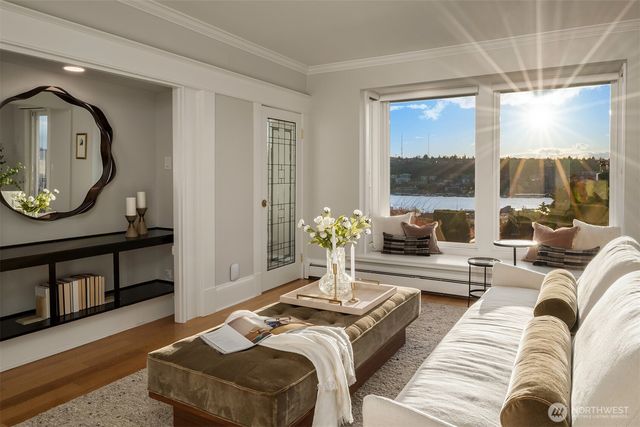 2307 Broadway E, Seattle, WA 98102