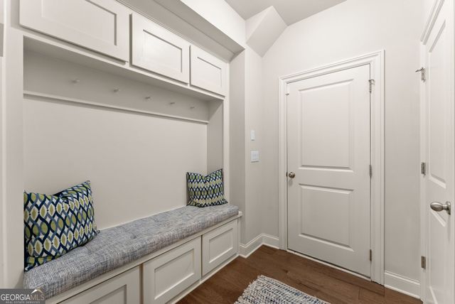 7066 Tree House Way, Flowery Branch, GA 30542