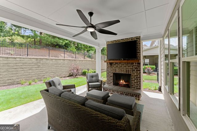 7066 Tree House Way, Flowery Branch, GA 30542