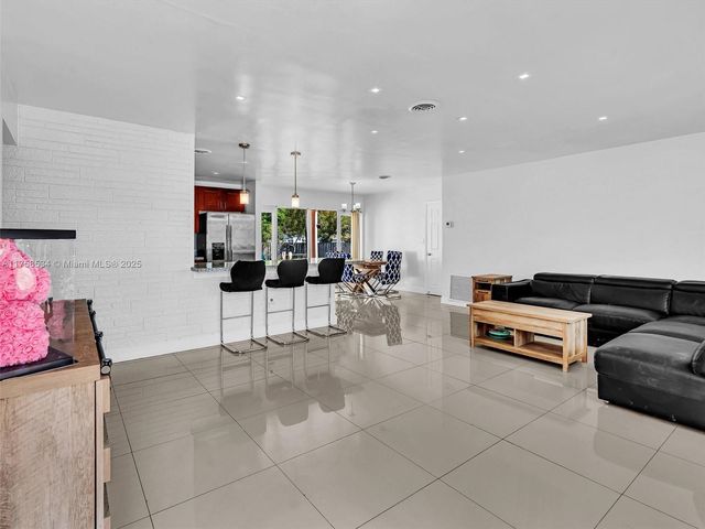 4401 Johnson St, Hollywood, FL 33021