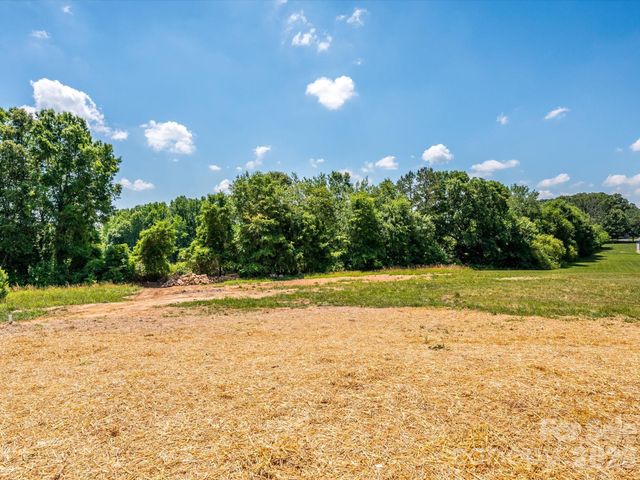 1012 Harrogate Drive, Bessemer City, NC 28016