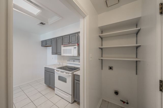 3031 Lela Street, Irving, TX 75061