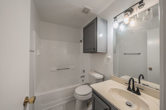 3031 Lela Street, Irving, TX 75061