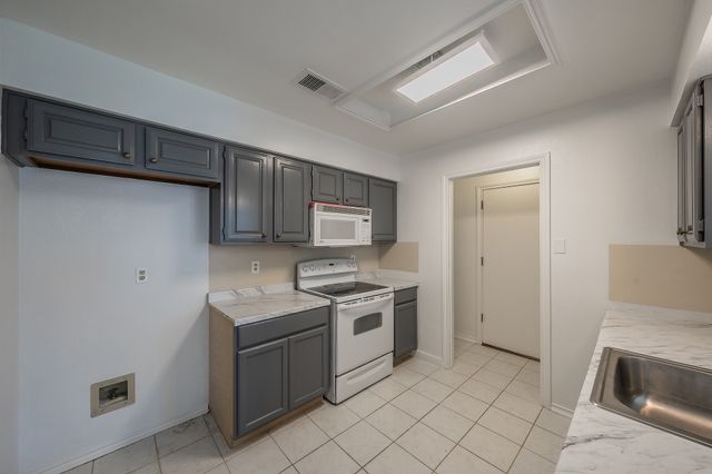 3031 Lela Street, Irving, TX 75061