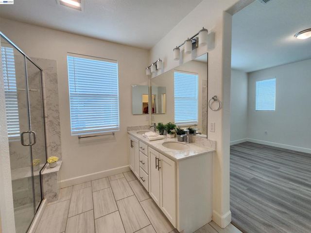 417 417 Mystic Ln, Pittsburg, CA 94565